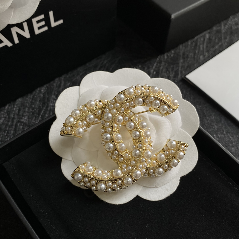 C175 Chanel brooch 104698