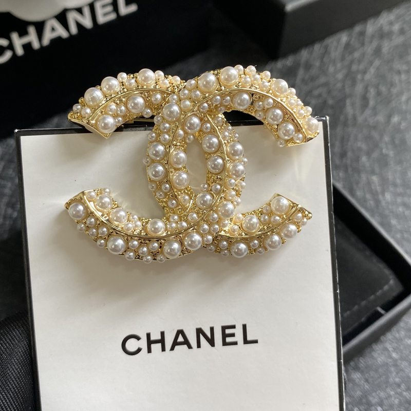 C175 Chanel brooch 104698