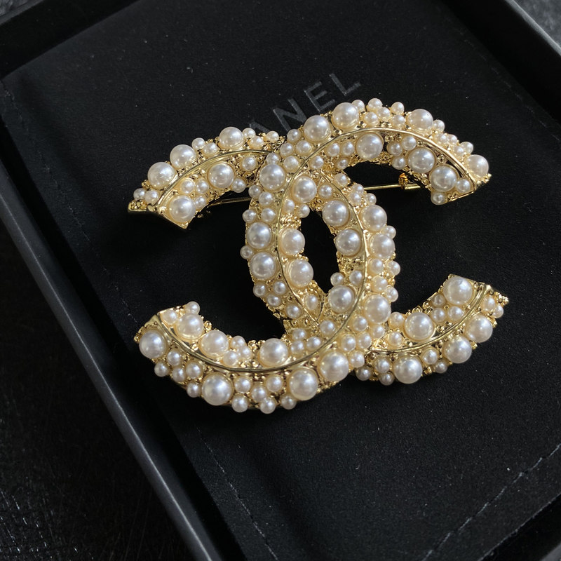 C175 Chanel brooch 104698