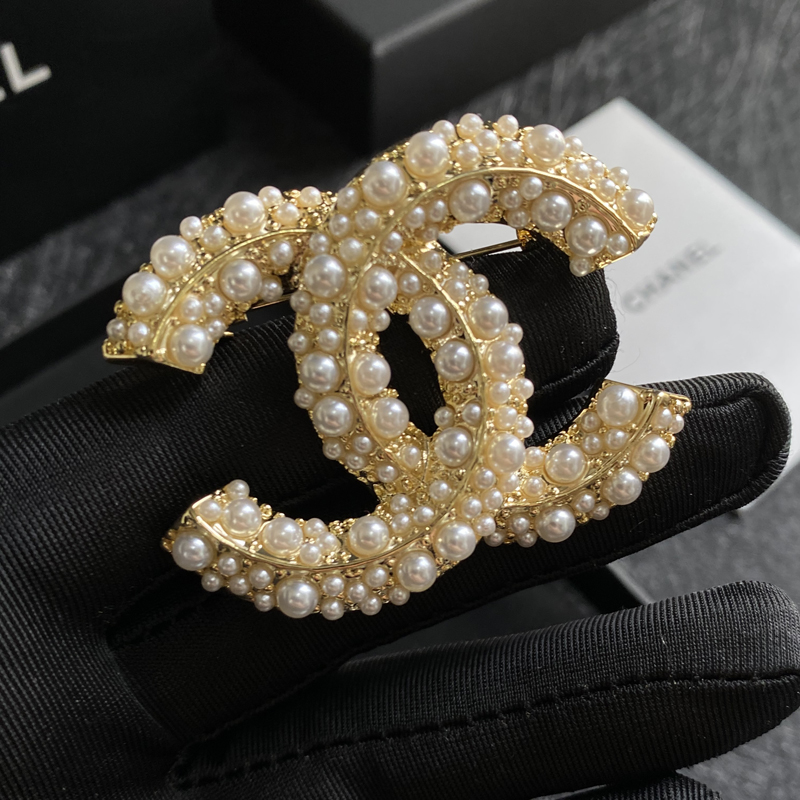 C175 Chanel brooch 104698