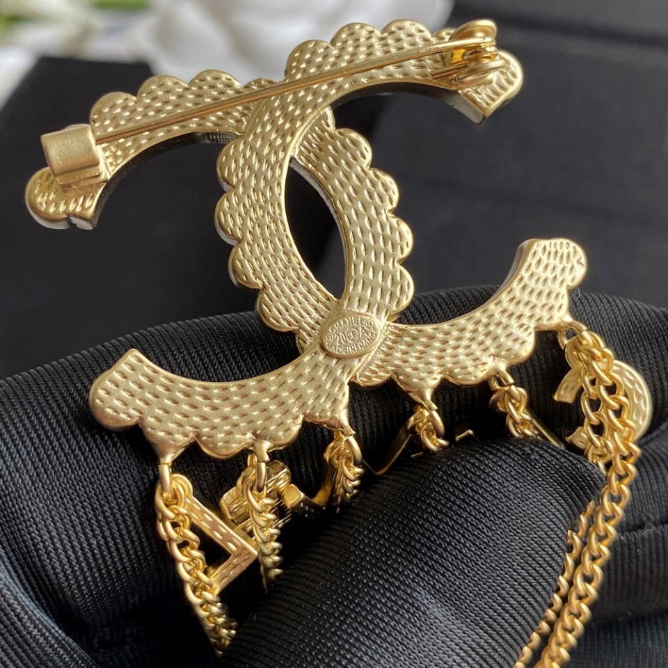 C091 Chanel brooch 104714