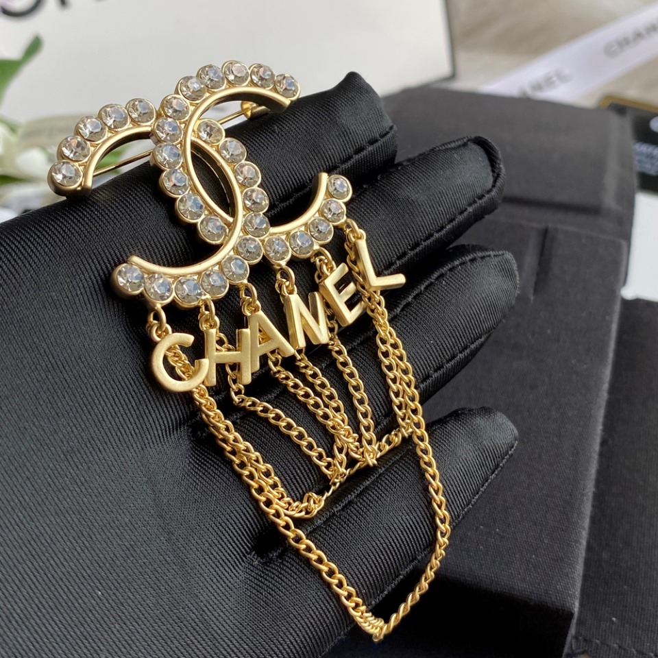 C091 Chanel brooch 104714