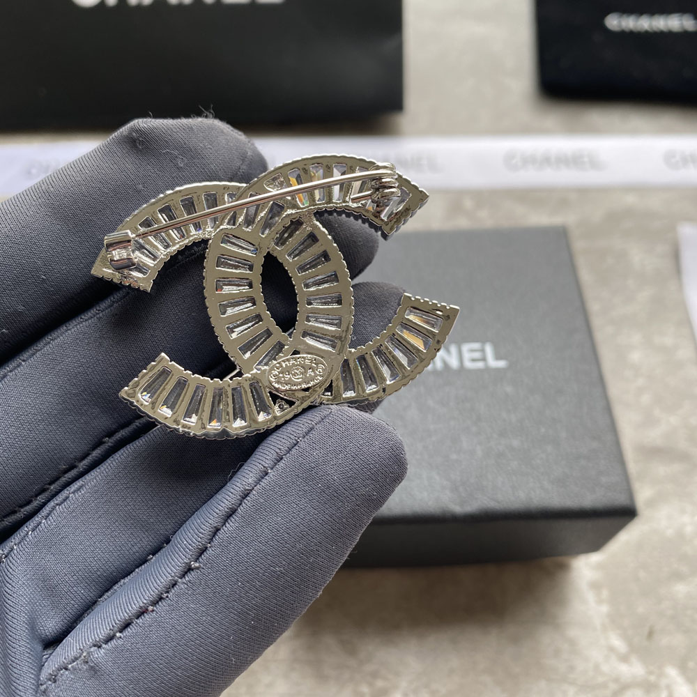 D001 Chanel brooch 110073