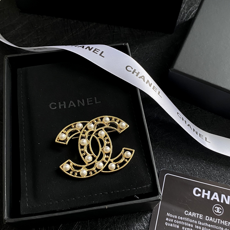 C078 Chanel brooch 104805