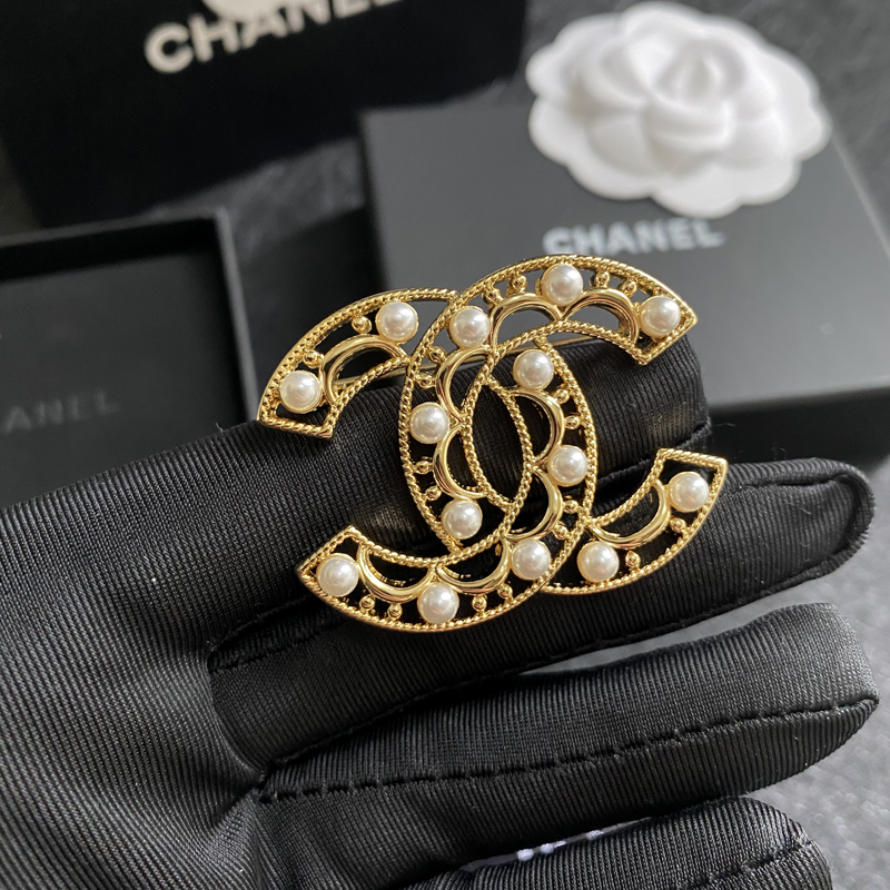 C078 Chanel brooch 104805
