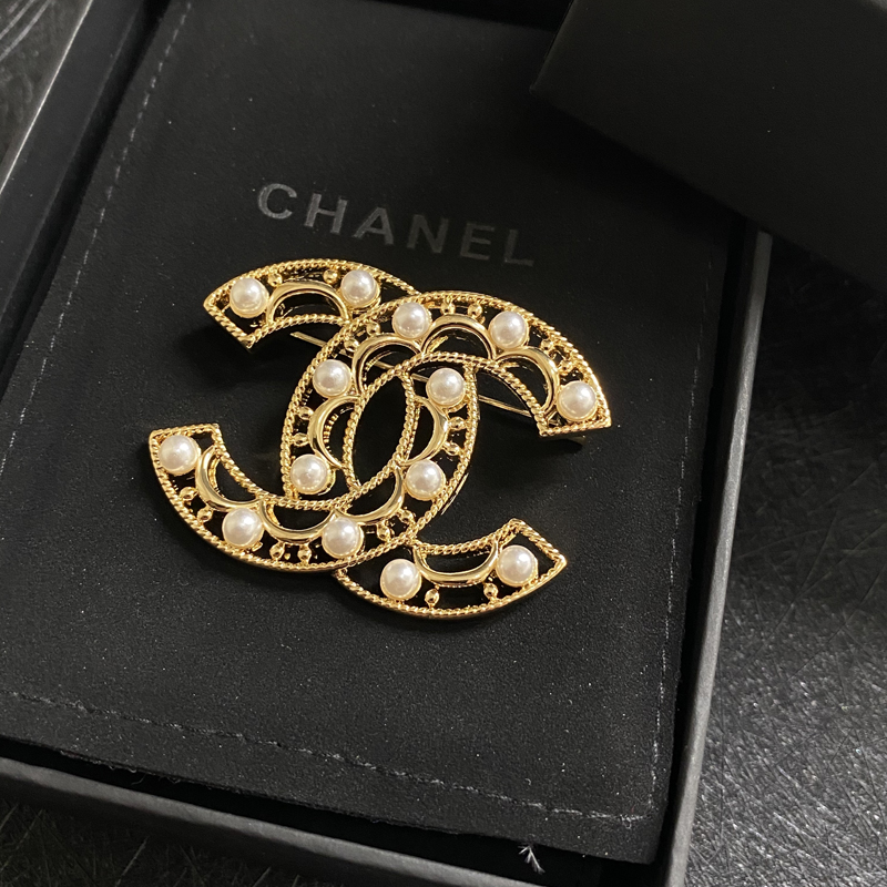 C078 Chanel brooch 104805