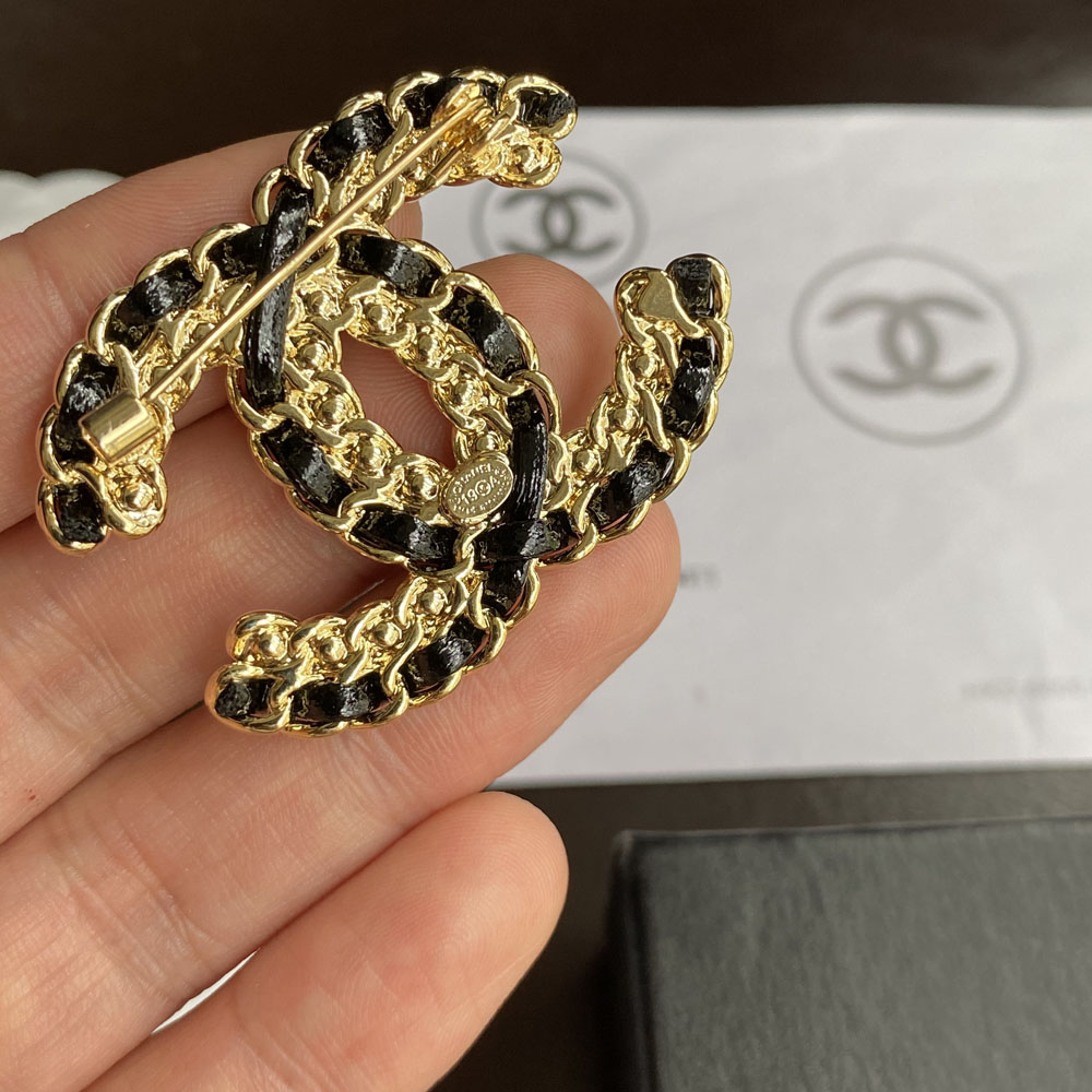 C019 Chanel brooch 104832