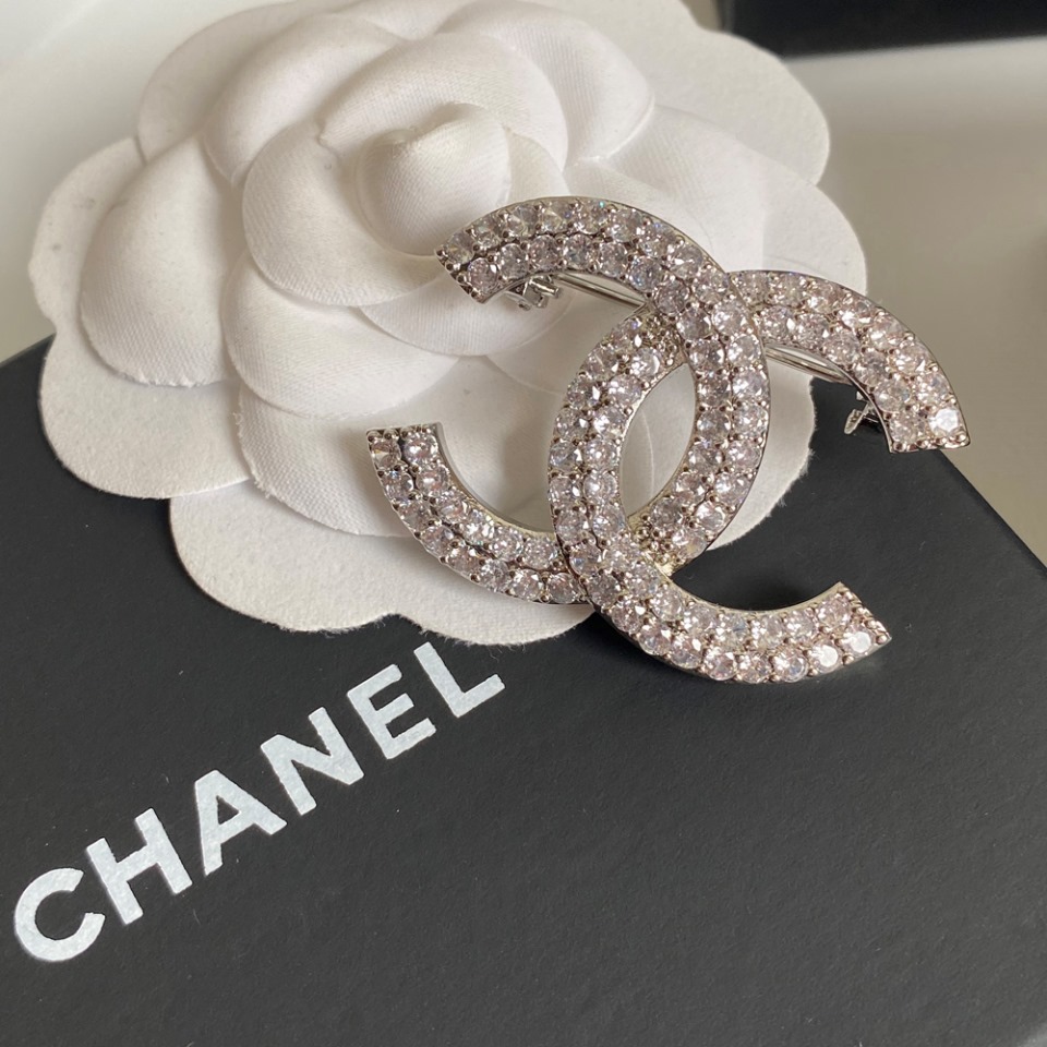 D022 Chanel brooch 107851