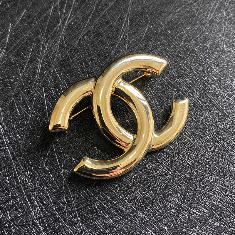 C079 Chanel brooch 104695