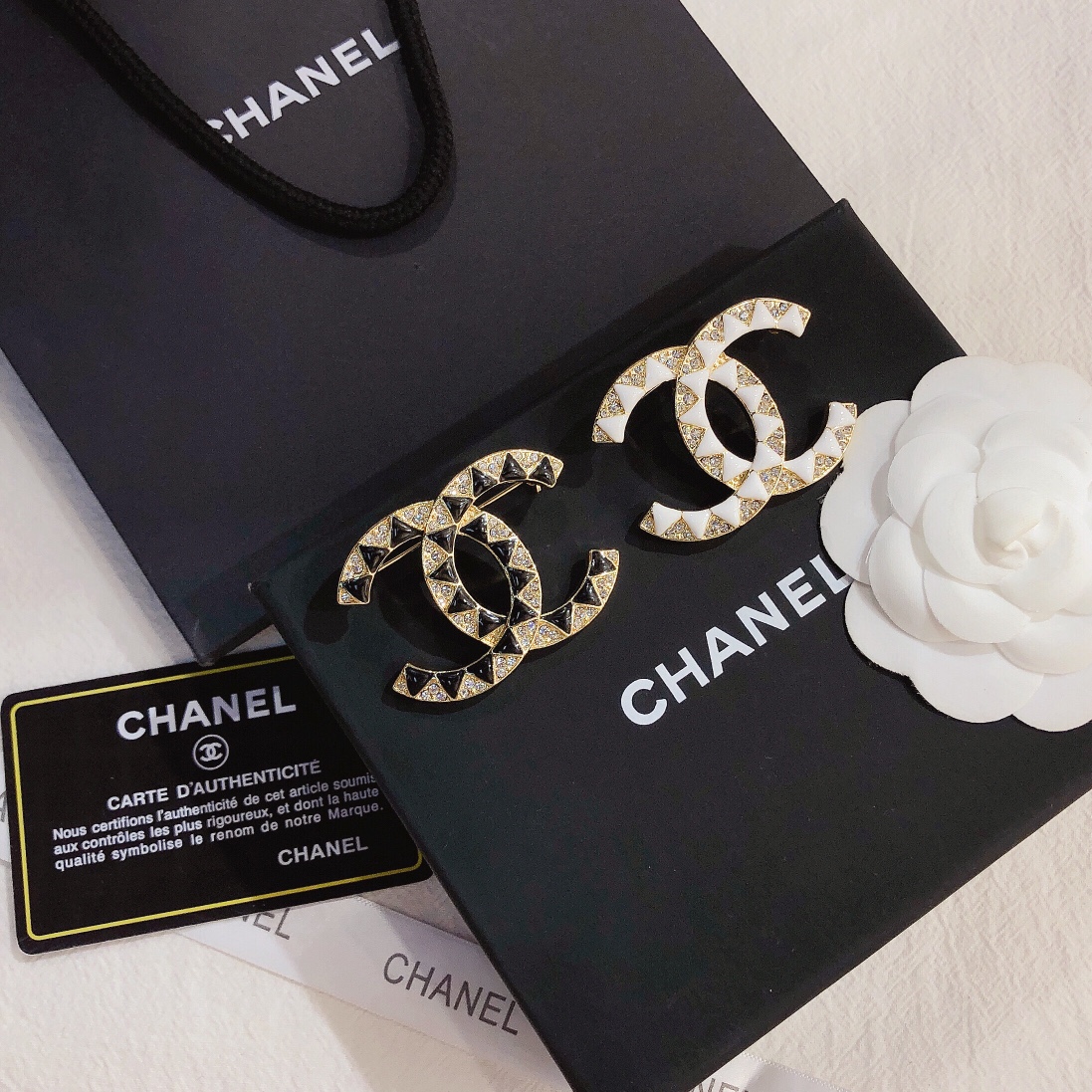 Chanel brooch 106519