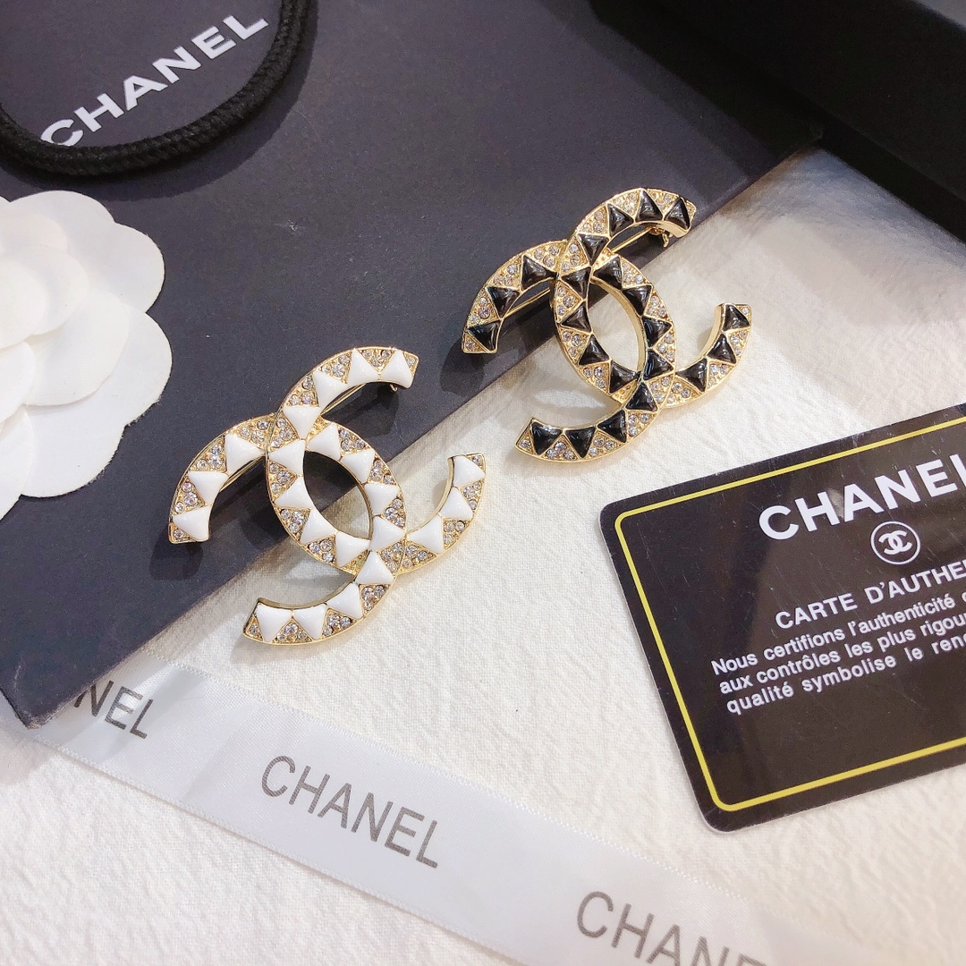 Chanel brooch 106519