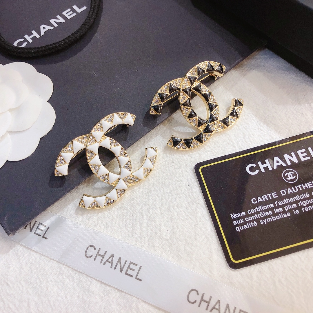 Chanel brooch 106519