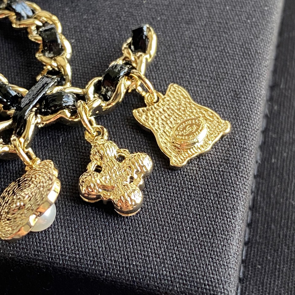 C090 Chanel brooch 106535