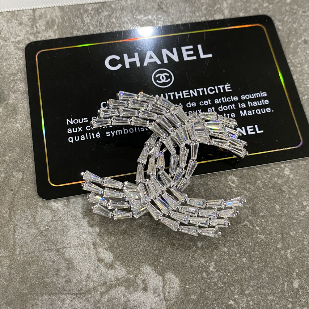 D012 chanel brooch 106655