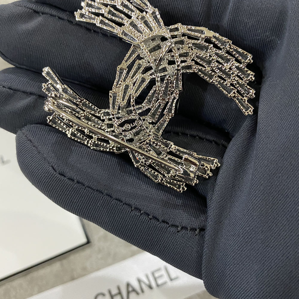 D012 chanel brooch 106655