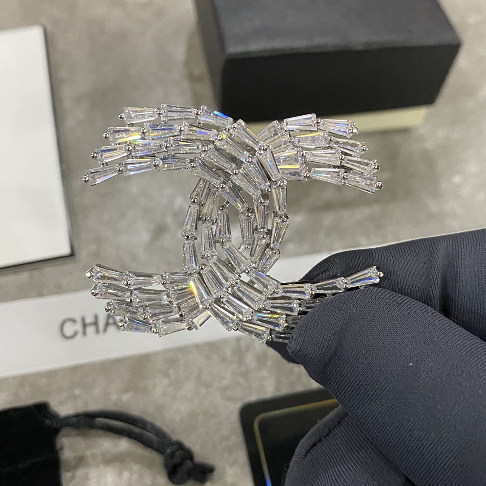 D012 chanel brooch 106655