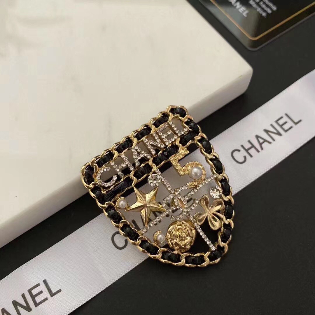 Chanel brooch 106718