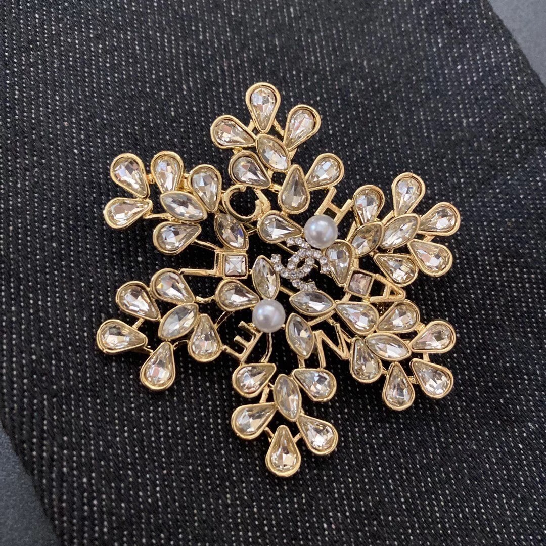 Chanel brooch 106725