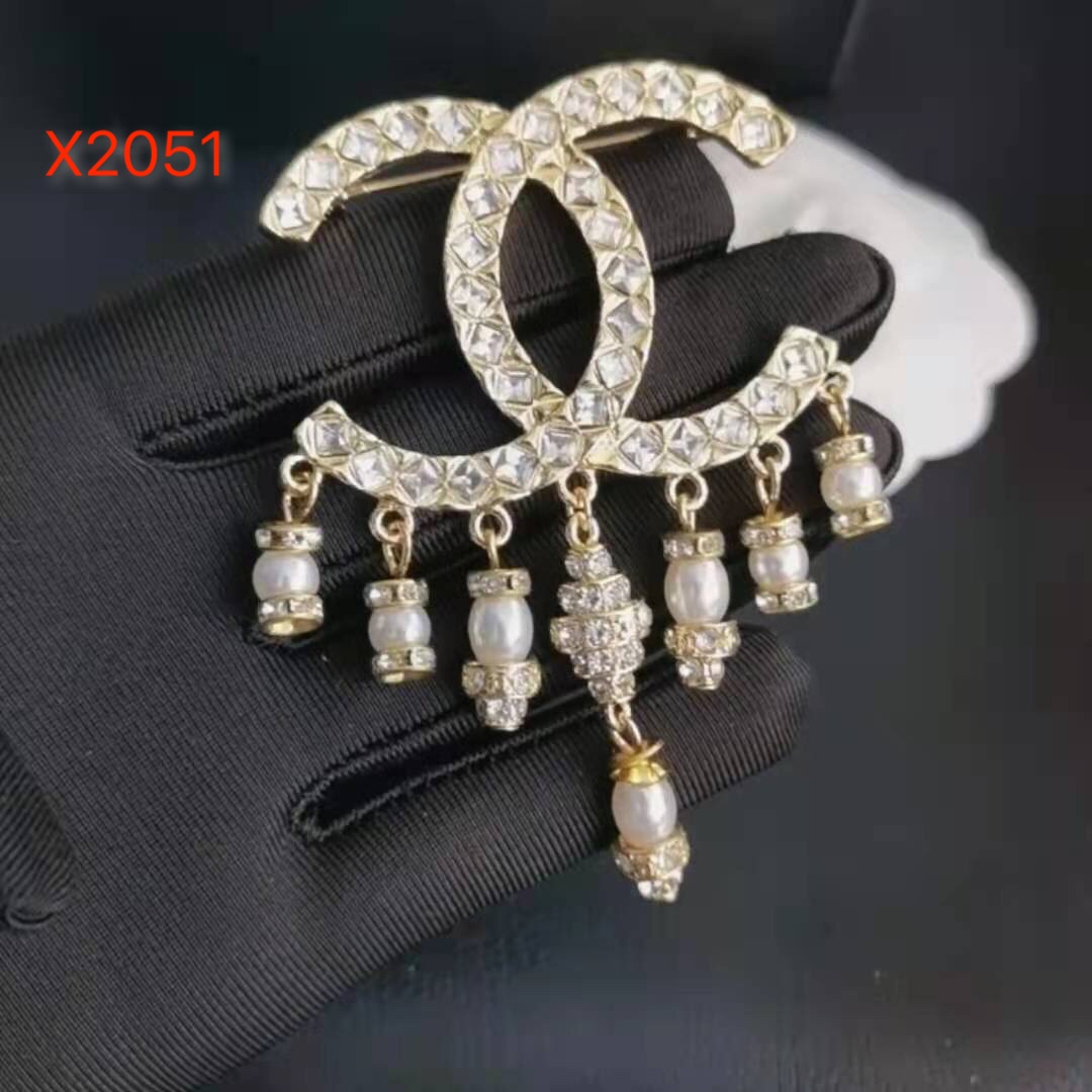 Chanel brooch 106755