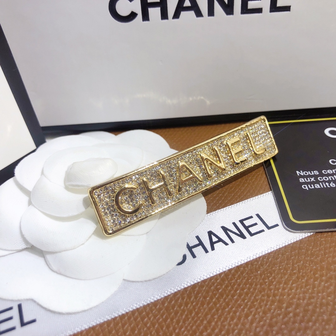 D026   Chanel brooch 106790