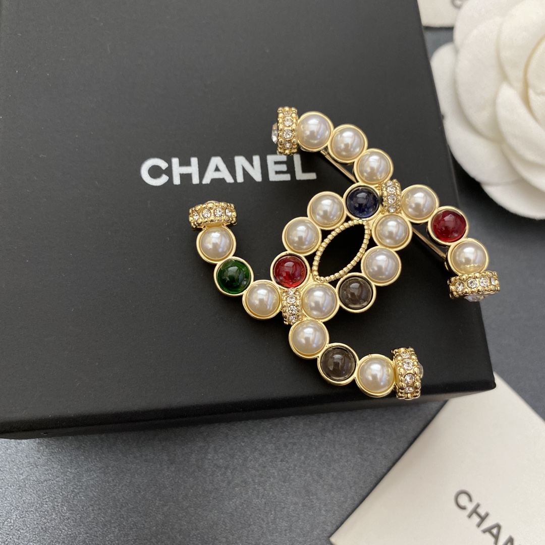 C122 Chanel brooch 106836