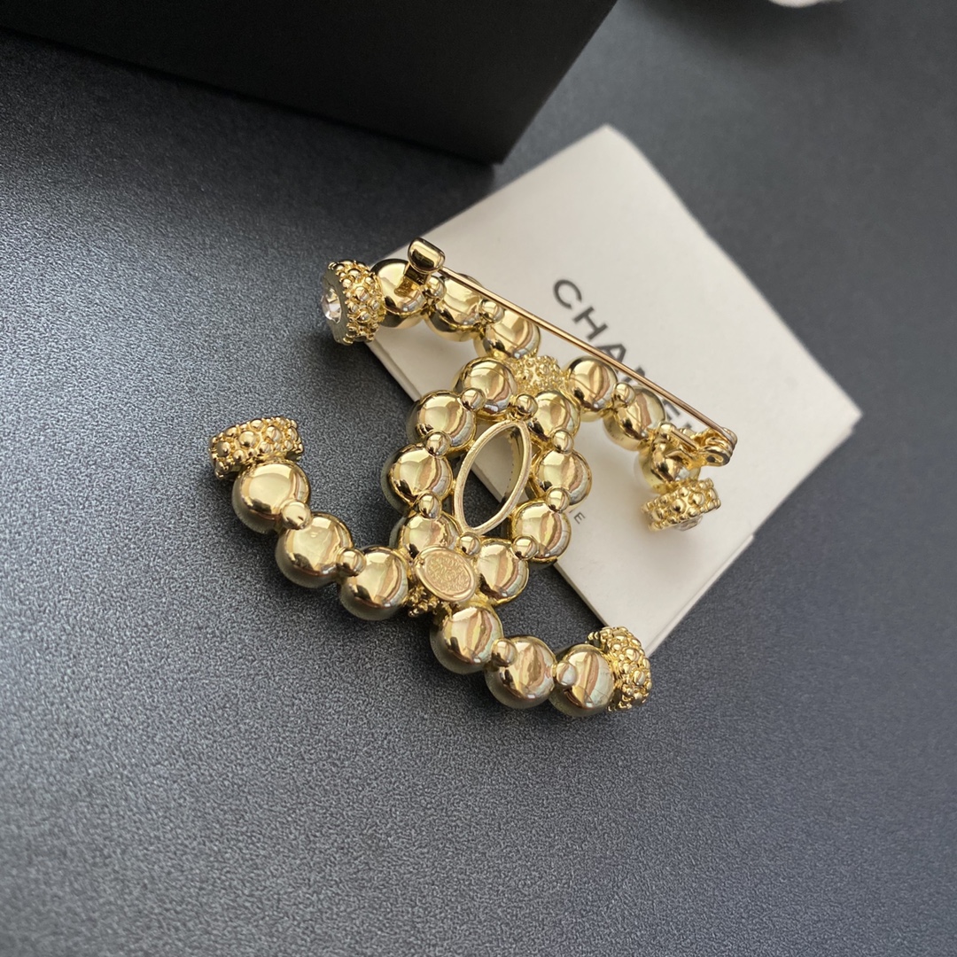 C122 Chanel brooch 106836