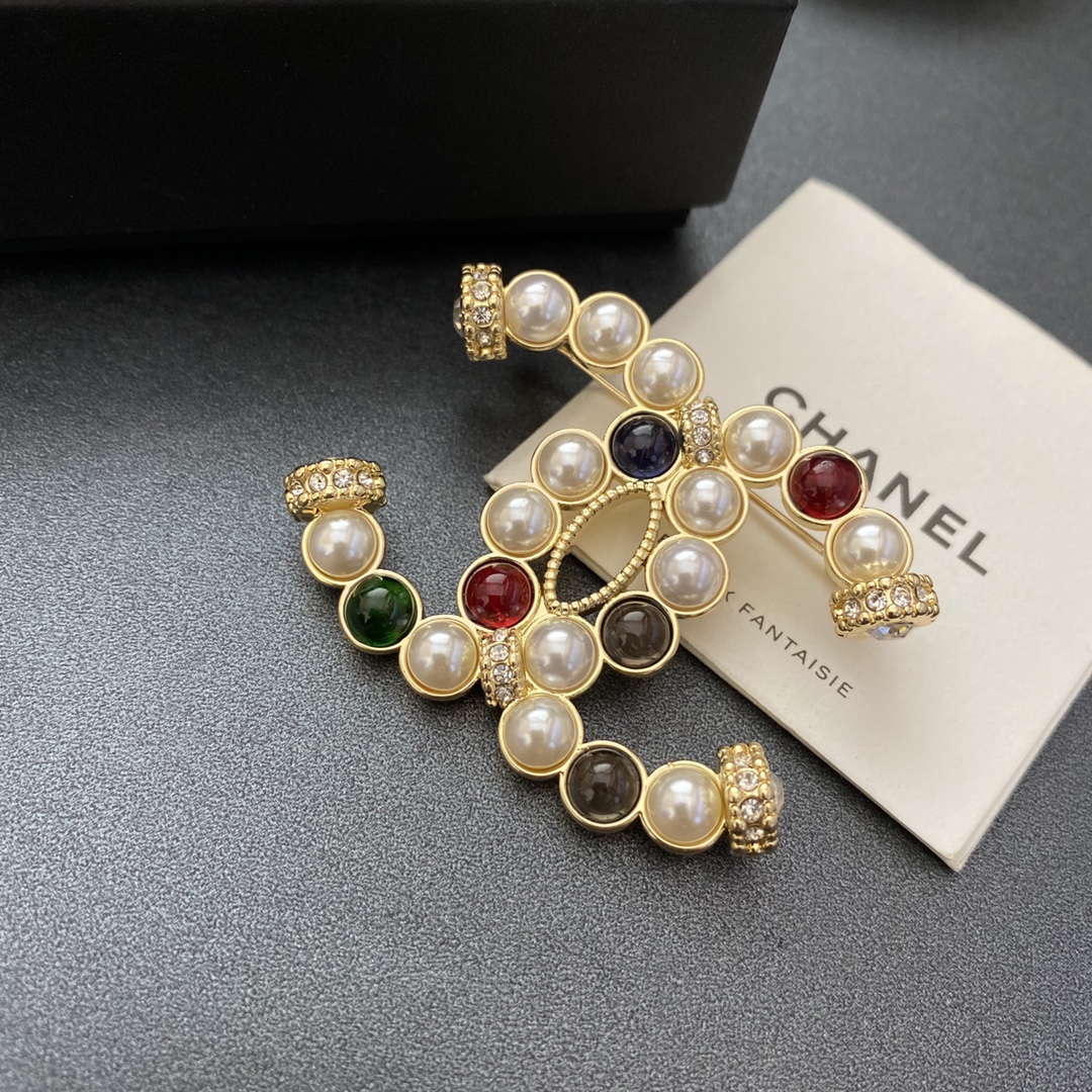 C122 Chanel brooch 106836