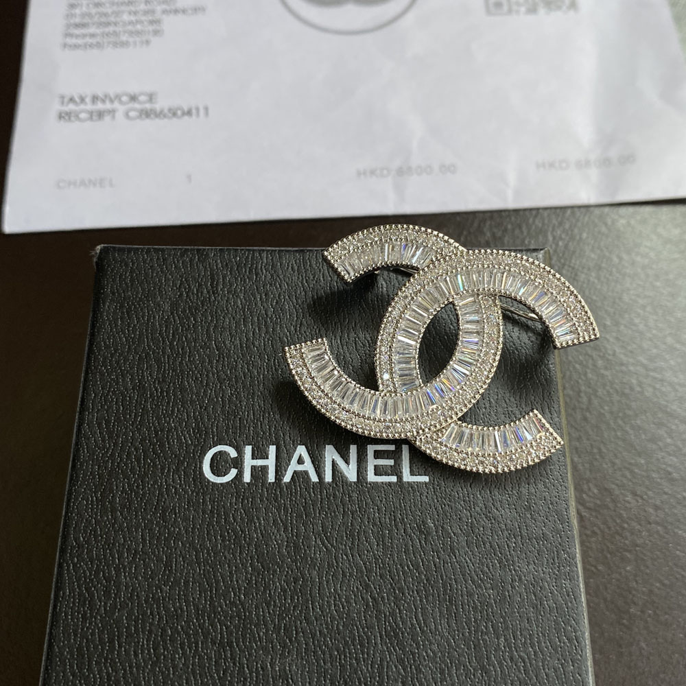 D018 chanel brooch 106859