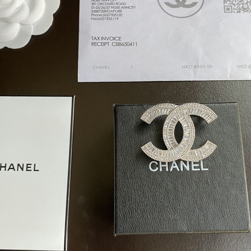 D018 chanel brooch 106859