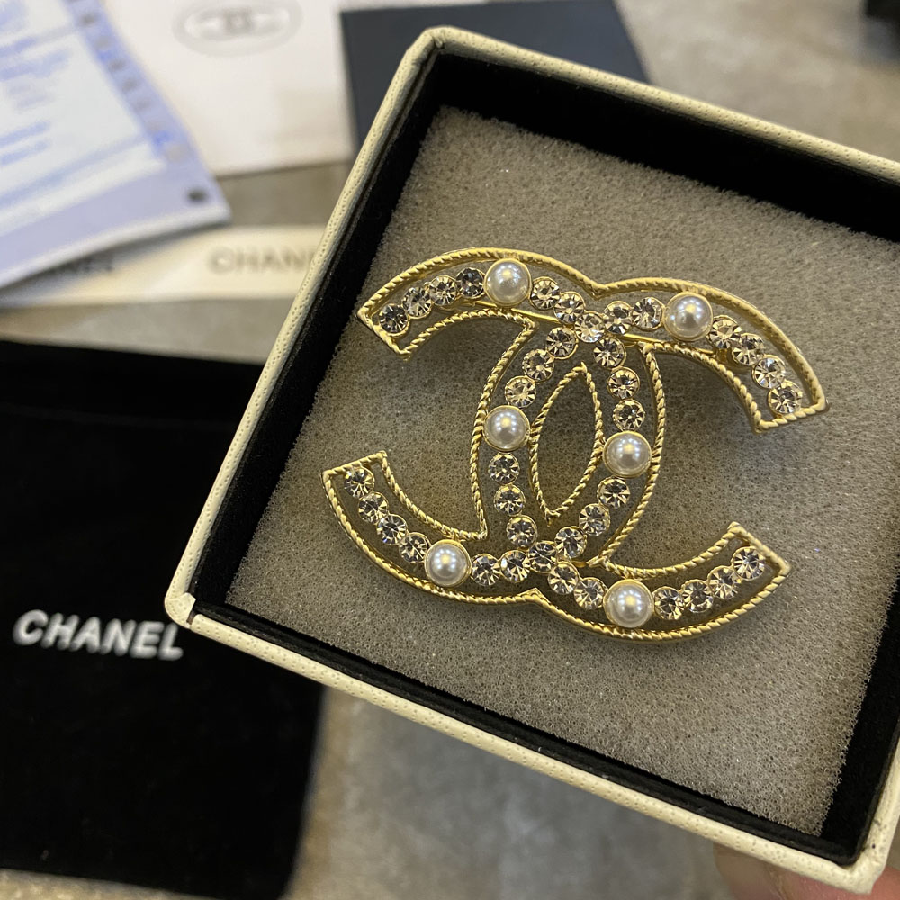 C054 CHANEL brooch 106883
