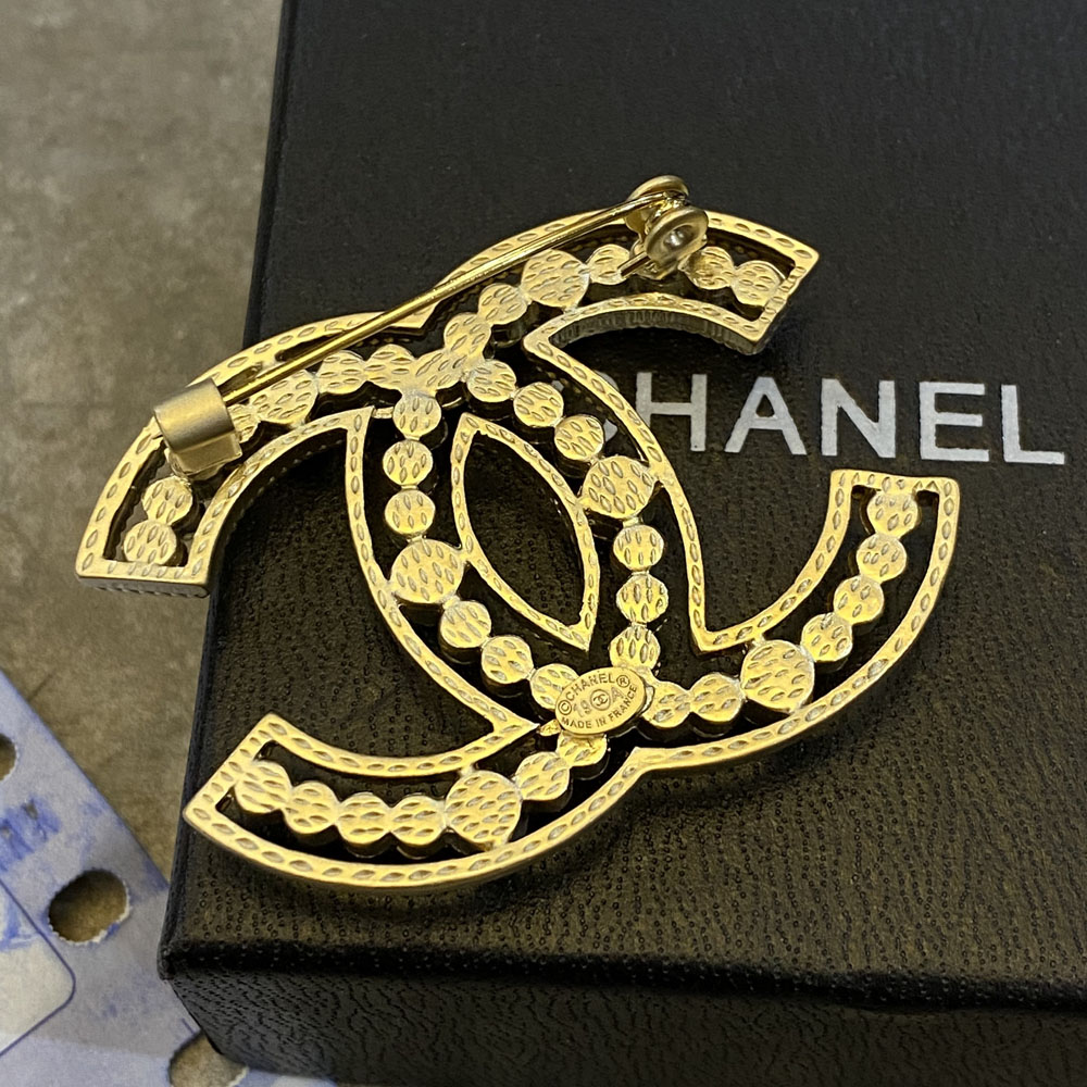 C054 CHANEL brooch 106883