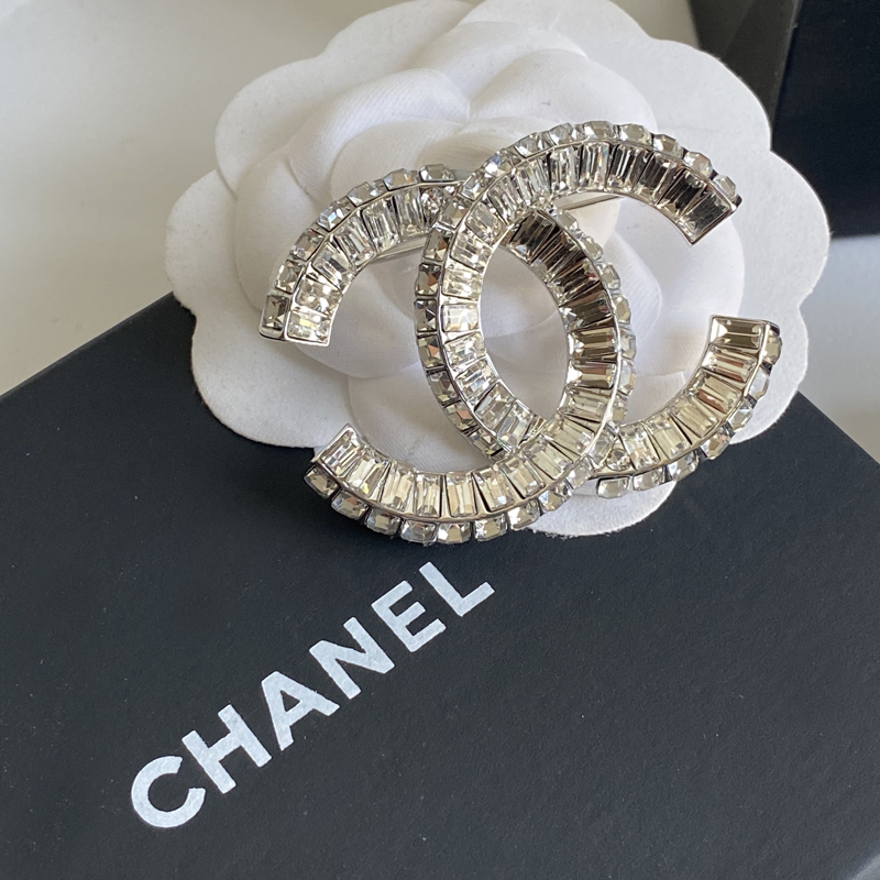 C116 Chanel brooch 106948
