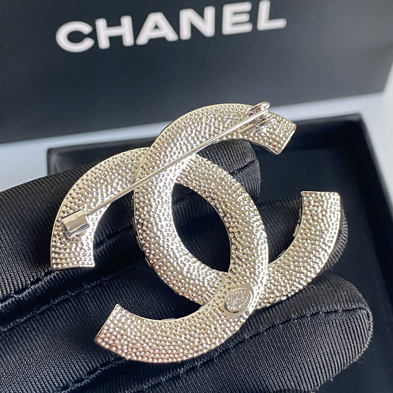 C116 Chanel brooch 106948