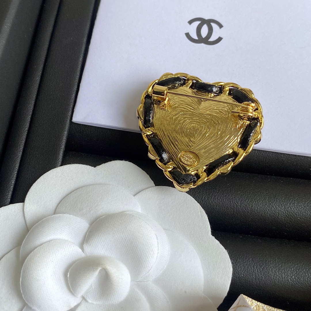 C179 Chanel brooch 106956