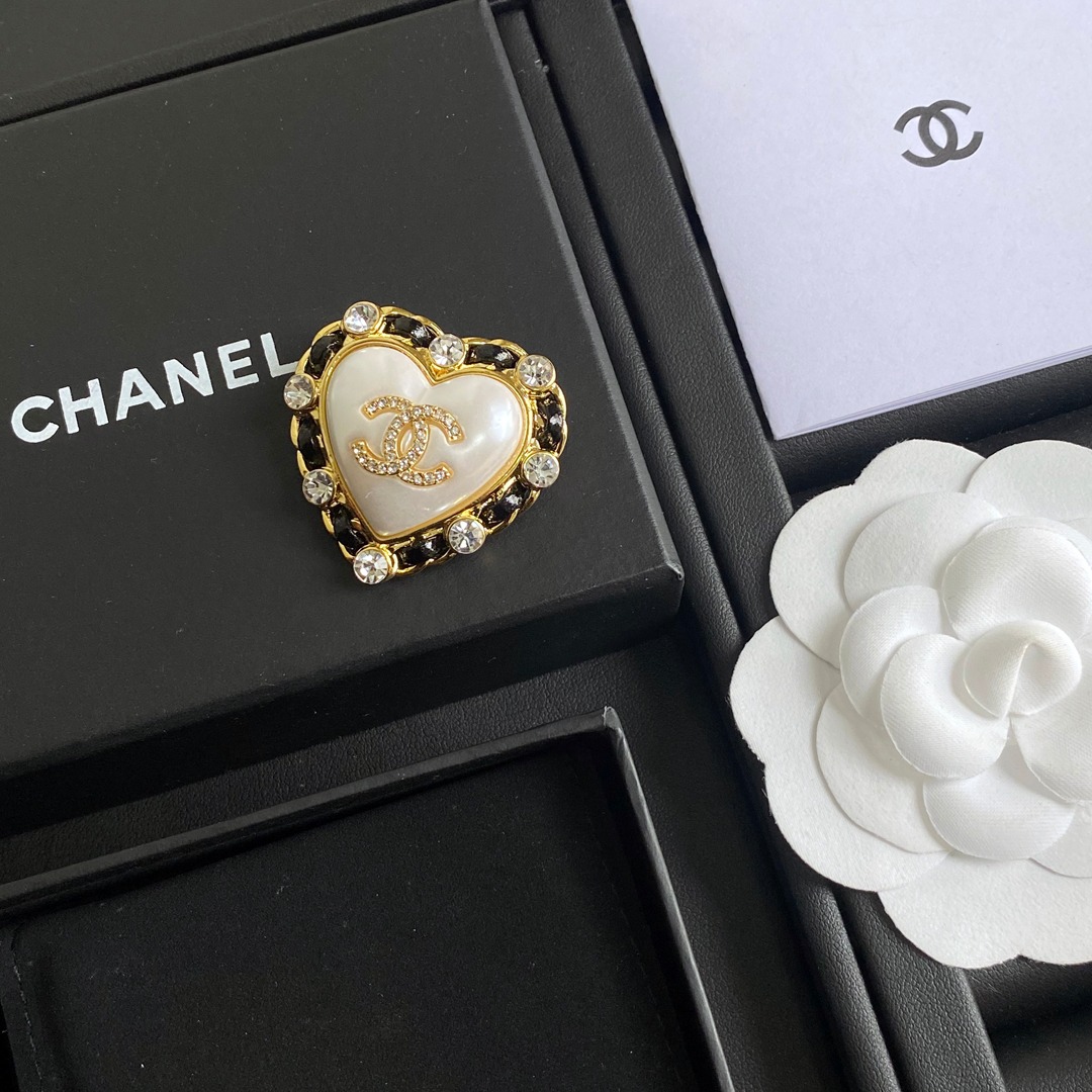 C179 Chanel brooch 106956