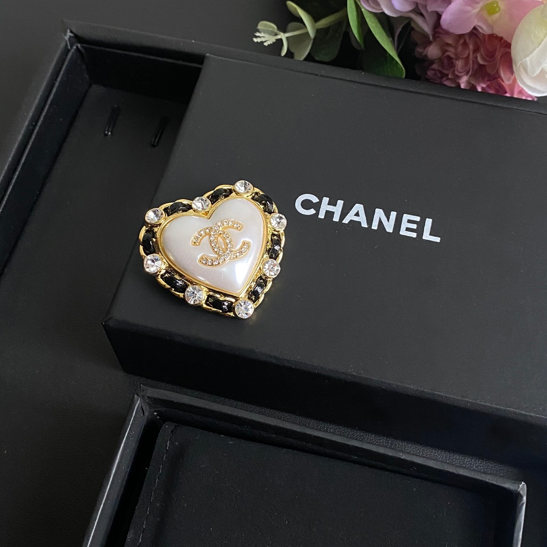 C179 Chanel brooch 106956