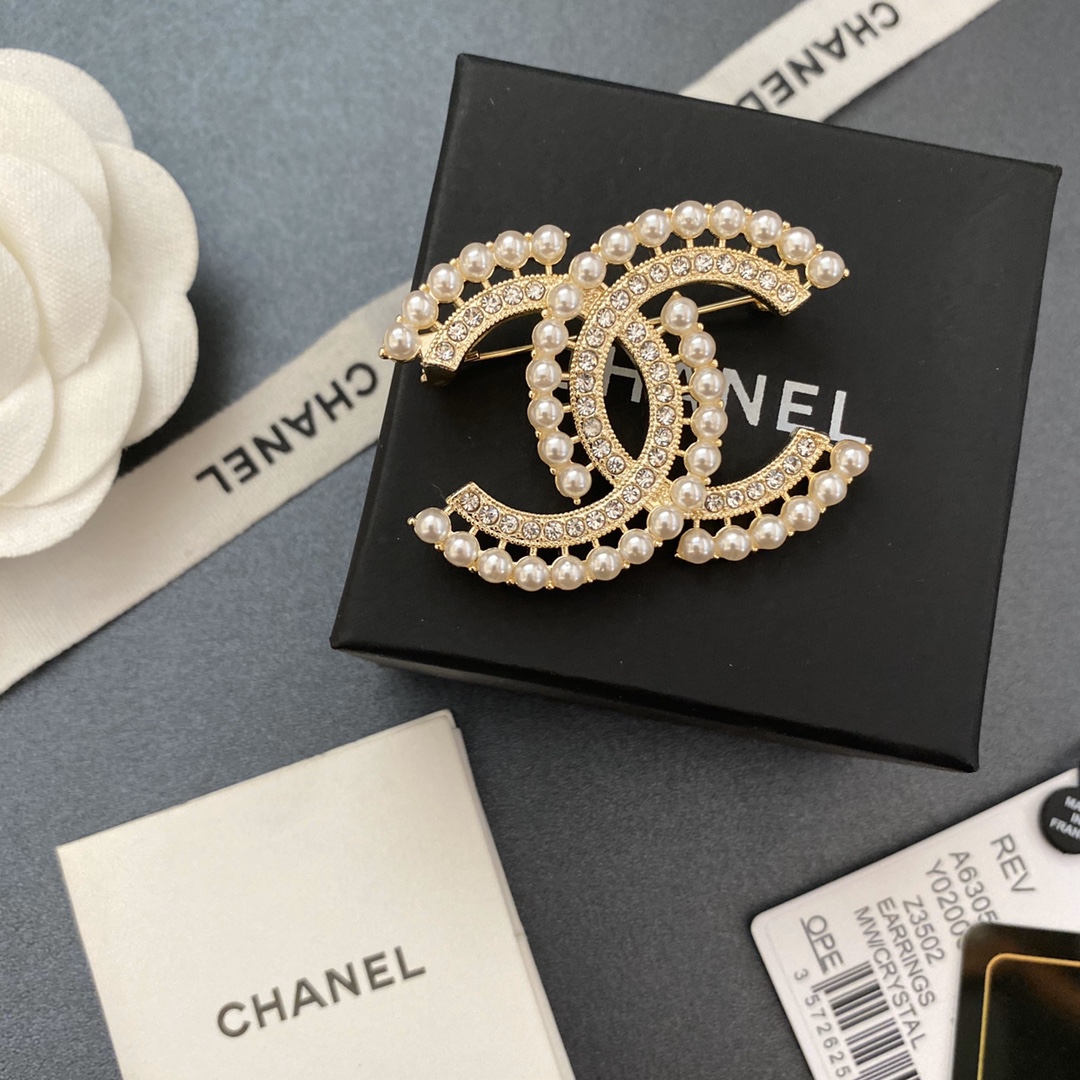 C015 Chanel brooch 106994