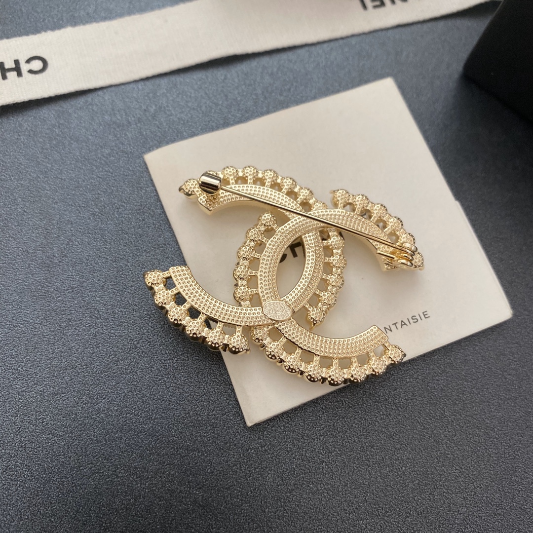 C015 Chanel brooch 106994