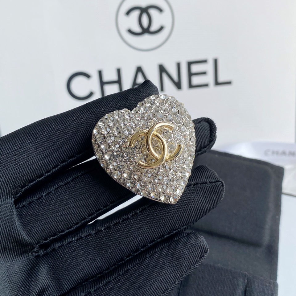 C099 Chanel brooch 106997