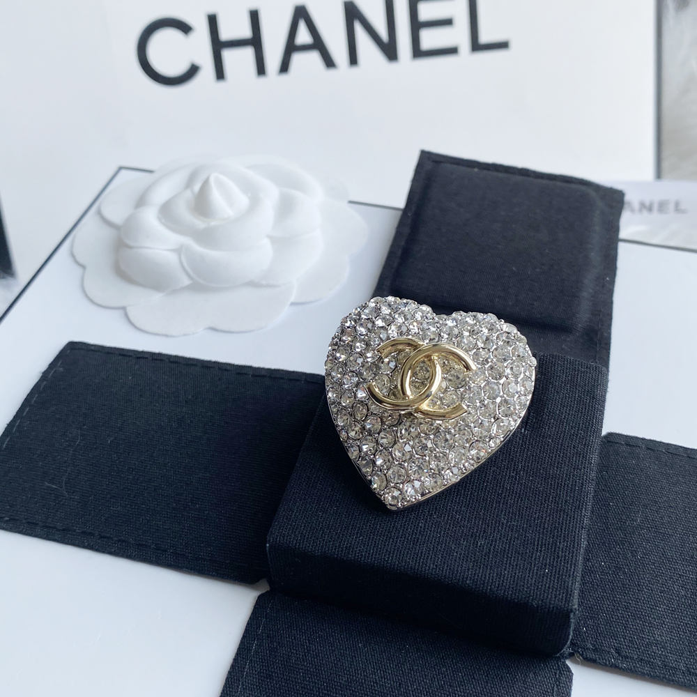 C099 Chanel brooch 106997
