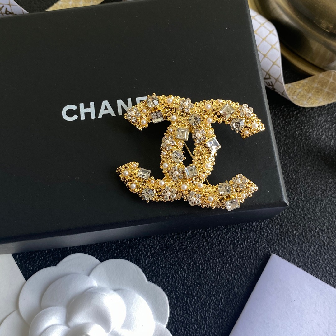 C135  Chanel brooch 107087