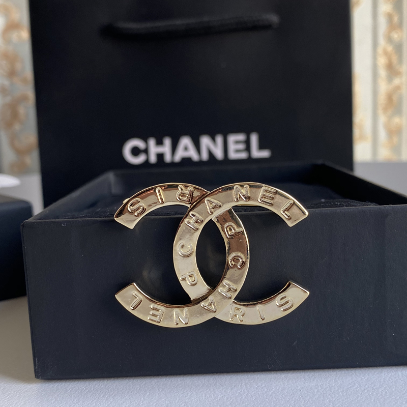 C143 Chanel brooch 107089