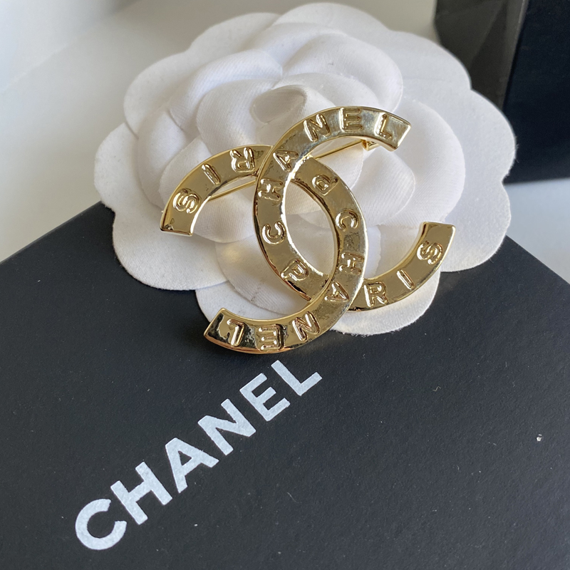 C143 Chanel brooch 107089