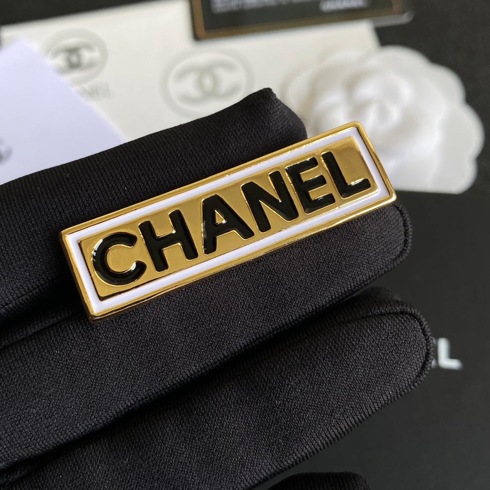C181 Chanel brooch 107090