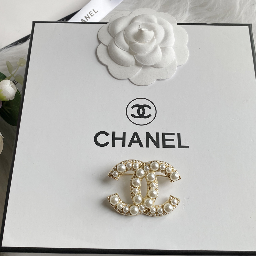 C110 Chanel brooch 107128