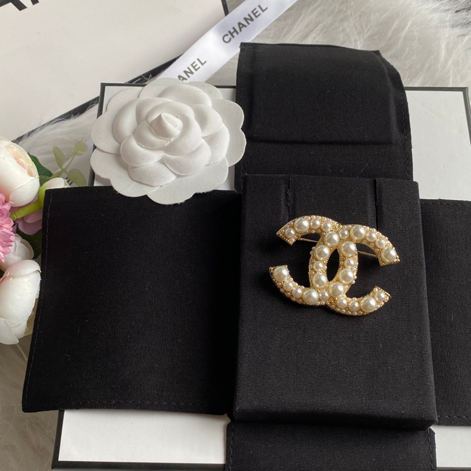 C110 Chanel brooch 107128