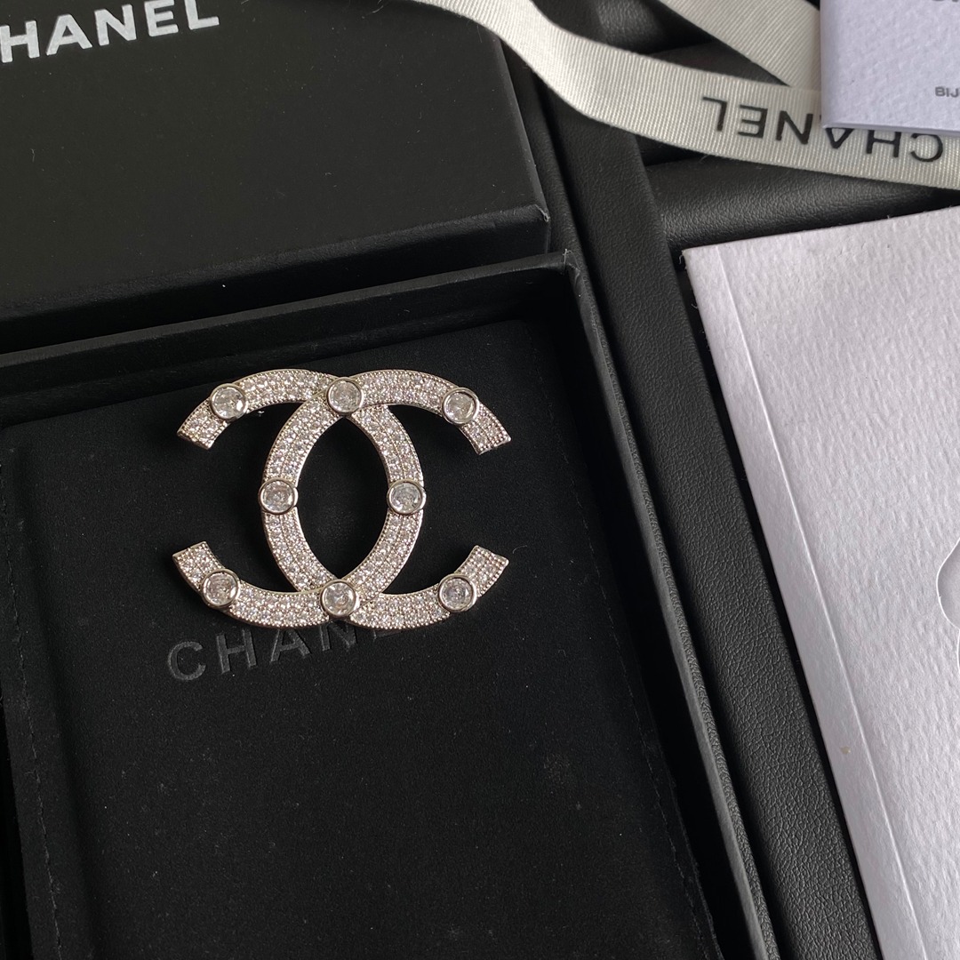 D029 Chanel brooch 107148