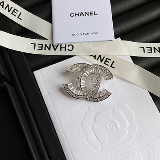 D032 Chanel brooch 107149