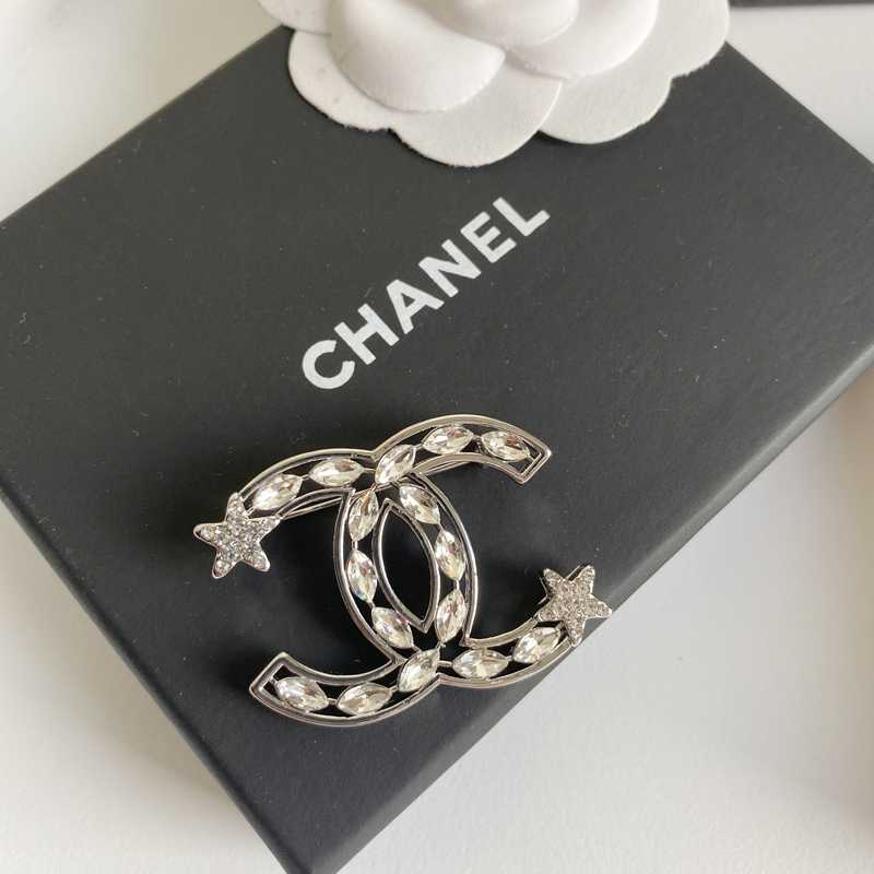 C125 Chanel brooch 107162