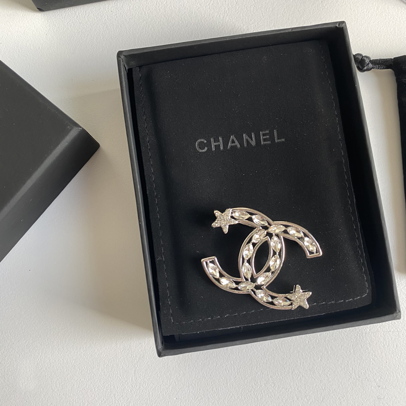 C125 Chanel brooch 107162